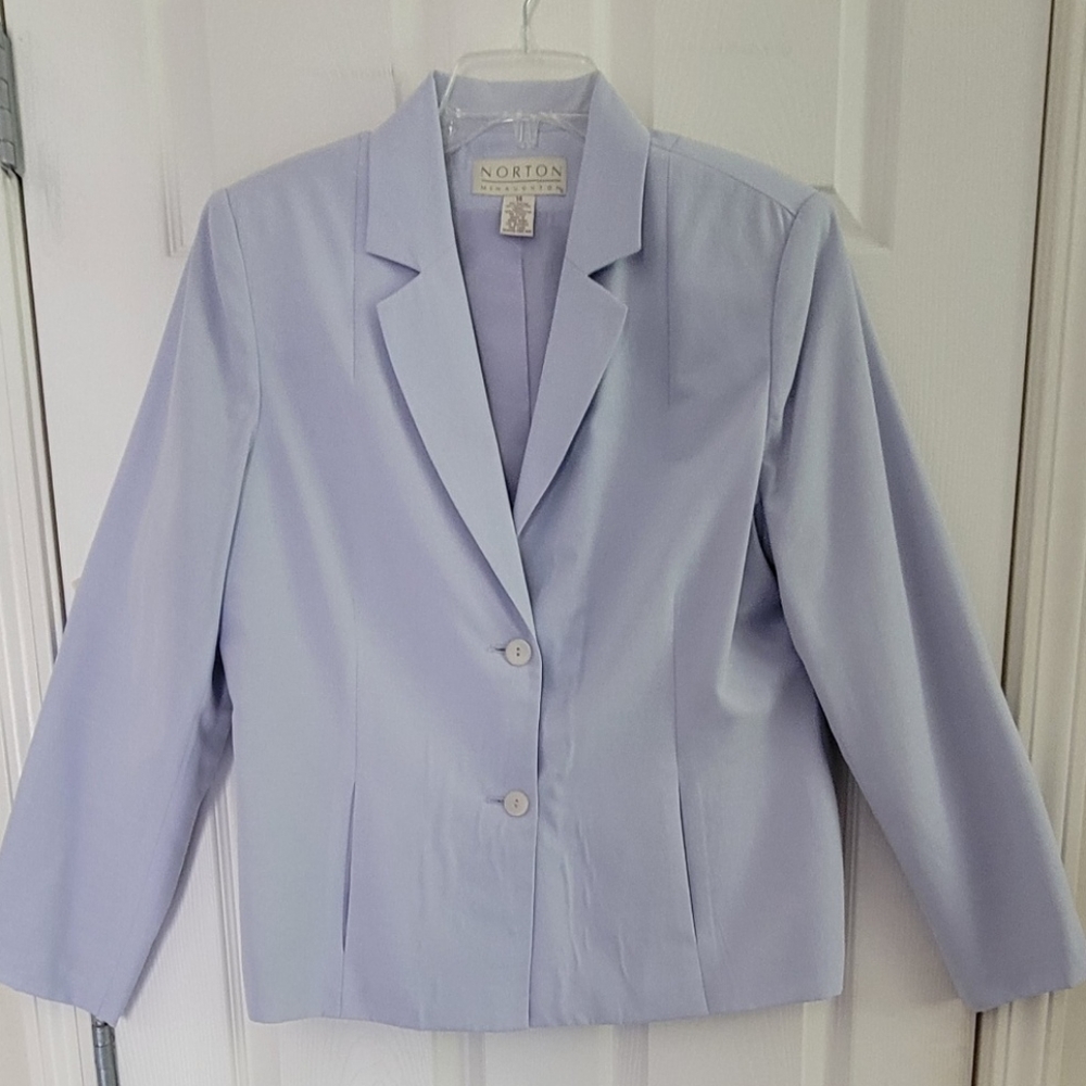 Lined two-button blazer jacket in lilac, size 14, EUC.
